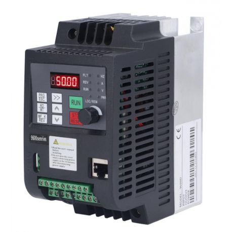 Variateur de vitesse mono/tri pour moteur triphasé 1,5kW 220/380V 7A IP20 - Sortie 220V-3AC